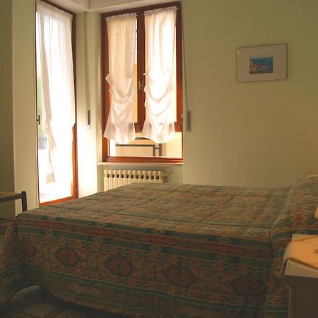 La Terrazza Tra Pini E Mare Appartement San Bartolomeo Al Mare Kamer foto