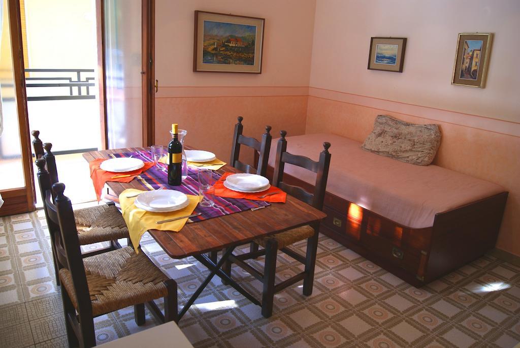 La Terrazza Tra Pini E Mare Appartement San Bartolomeo Al Mare Kamer foto
