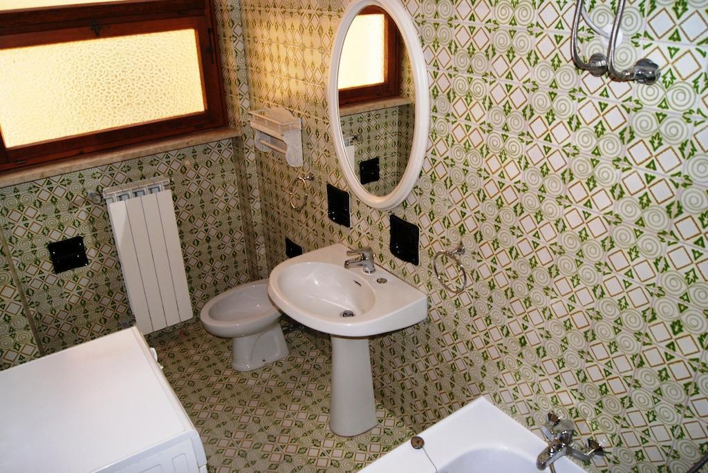 La Terrazza Tra Pini E Mare Appartement San Bartolomeo Al Mare Kamer foto